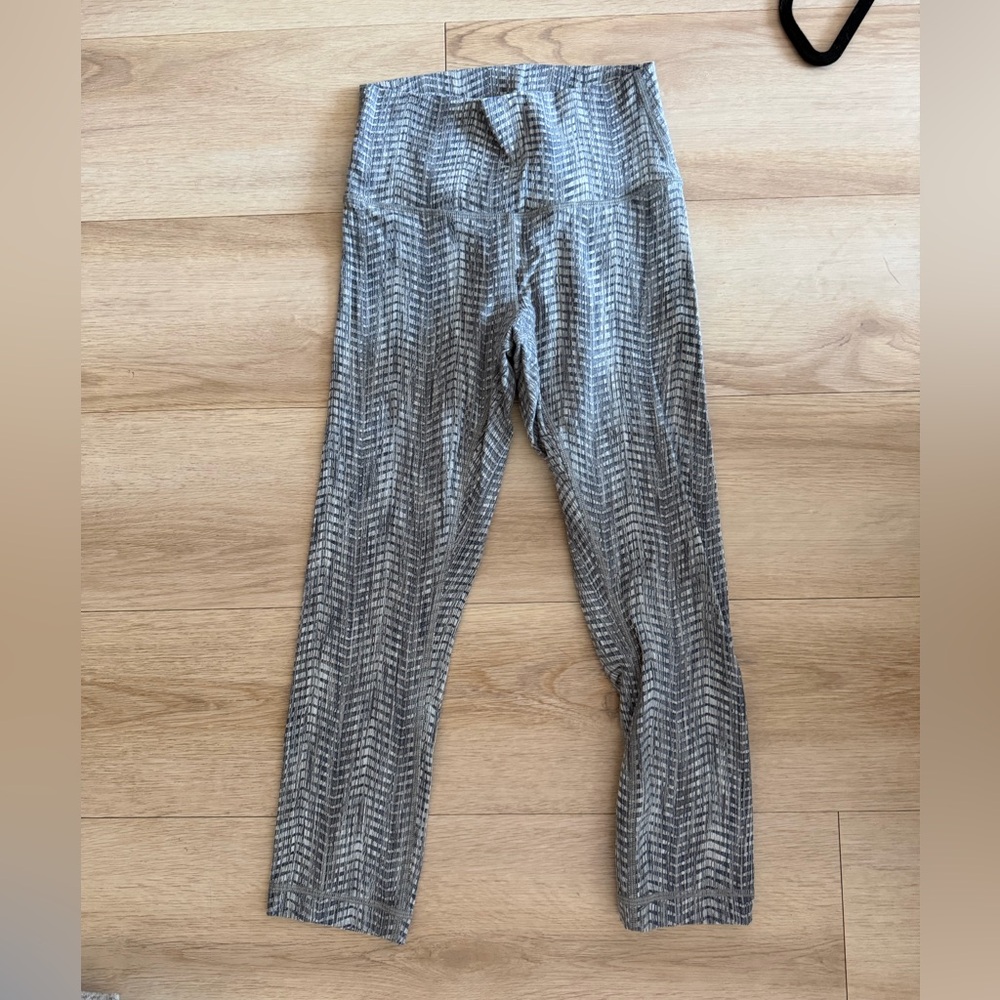 Gray Chevron Pattern Leggings